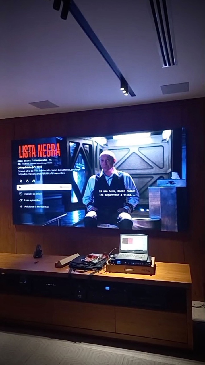 Ambientes inteligentes começam nos detalhes. Um painel de LED bem integrado ao projeto traz personalidade, destaque e versatilidade para diferentes momentos do dia....